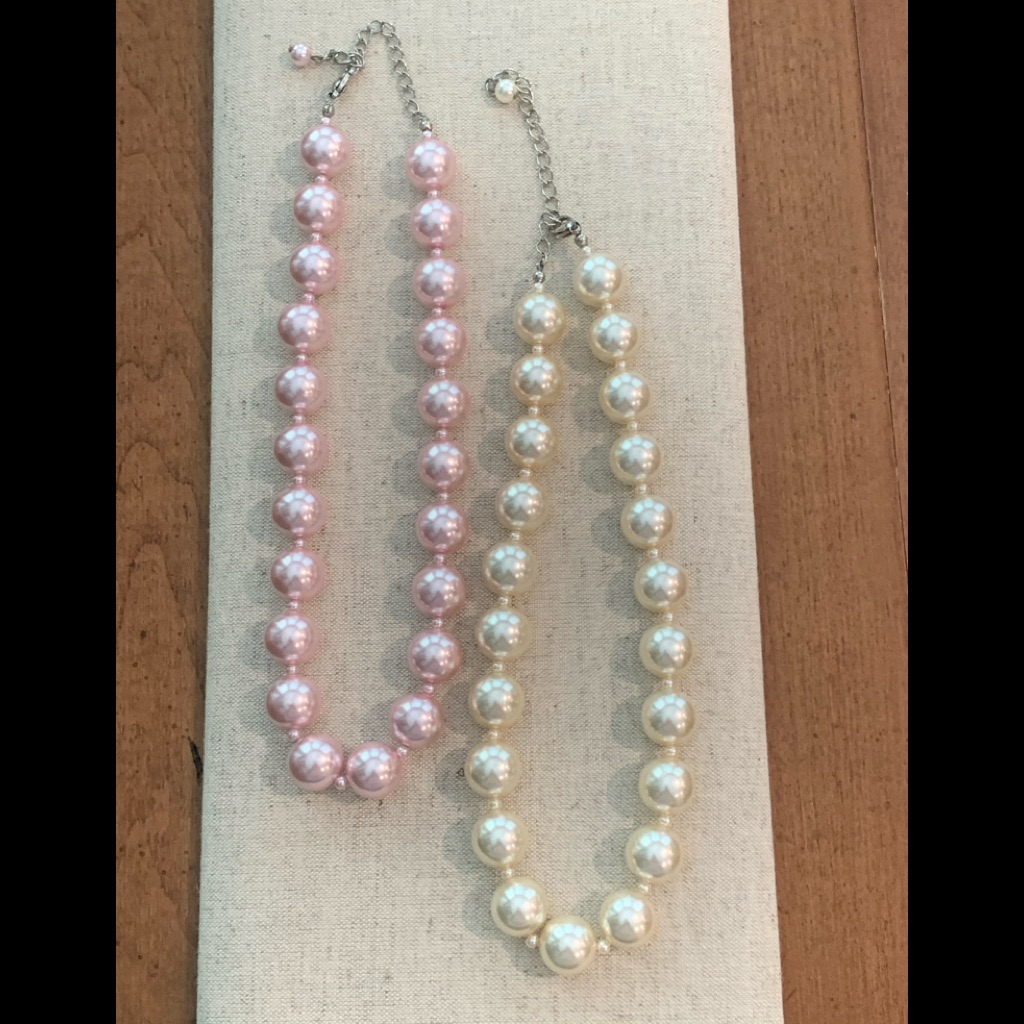 Ann Taylor Glass Pearl Necklaces Qty 2 35$